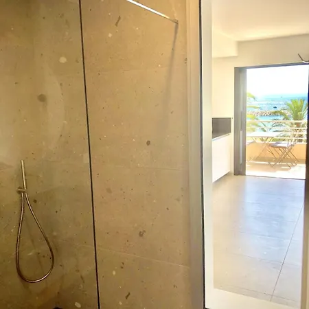 Apartment T3 Lumineux Traversant Totalement Neuf En Face De La Front De Vue Sur Les Iles Vue Panoramique Assuree De La Centre Du Lavandou 3eme Etage Avec Ascenseur T3