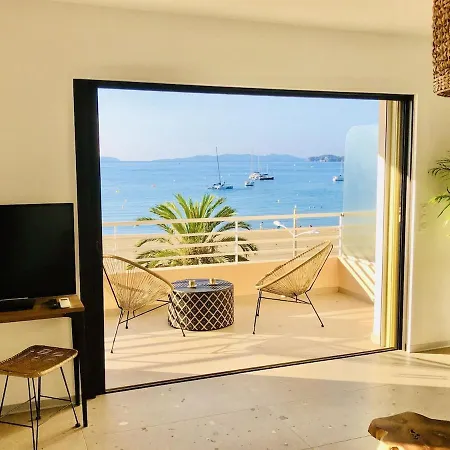 T3 Lumineux Traversant Totalement Neuf En Face De La Front De Vue Sur Les Iles Vue Panoramique Assuree De La Centre Du Lavandou 3eme Etage Avec Ascenseur T3 Le Lavandou
