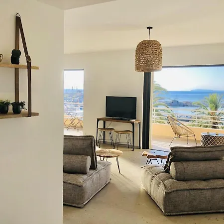 Lägenhet T3 Lumineux Traversant Totalement Neuf En Face De La Front De Vue Sur Les Iles Vue Panoramique Assuree De La Centre Du Lavandou 3eme Etage Avec Ascenseur T3 *