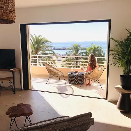 Apartment T3 Lumineux Traversant Totalement Neuf En Face De La Front De Vue Sur Les Iles Vue Panoramique Assuree De La Centre Du Lavandou 3eme Etage Avec Ascenseur T3 *