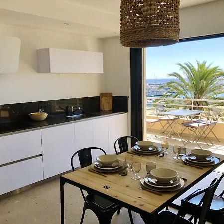 T3 Lumineux Traversant Totalement Neuf En Face De La Front De Vue Sur Les Iles Vue Panoramique Assuree De La Centre Du Lavandou 3eme Etage Avec Ascenseur T3 Le Lavandou