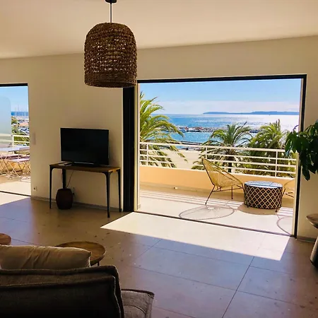 Apartment T3 Lumineux Traversant Totalement Neuf En Face De La Front De Vue Sur Les Iles Vue Panoramique Assuree De La Centre Du Lavandou 3eme Etage Avec Ascenseur T3 *